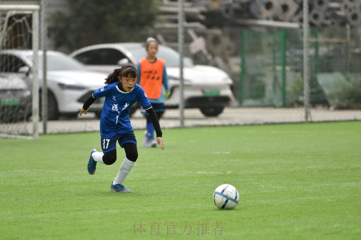 传播女足精神、分享成长经验——女乙联赛球队走进成都中小学校园 传播女足精神、分享成长经验——女乙联赛球队走进成都中小学校园